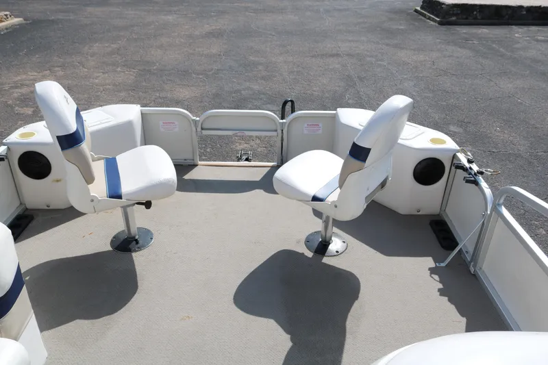 Slide: The Image of 2005 G3 SunCatcher LX 22 Fish & Cruise boat interior with swivel seats. - 9