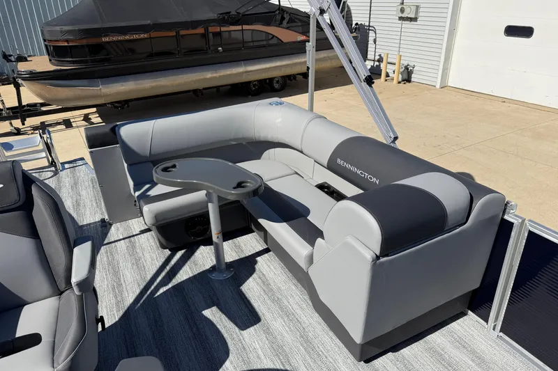 Slide: The Image of Capacity label on 2026 Bennington 22 SLJ boat, 10 persons or 1378 lbs, 115 HP motor. - 20