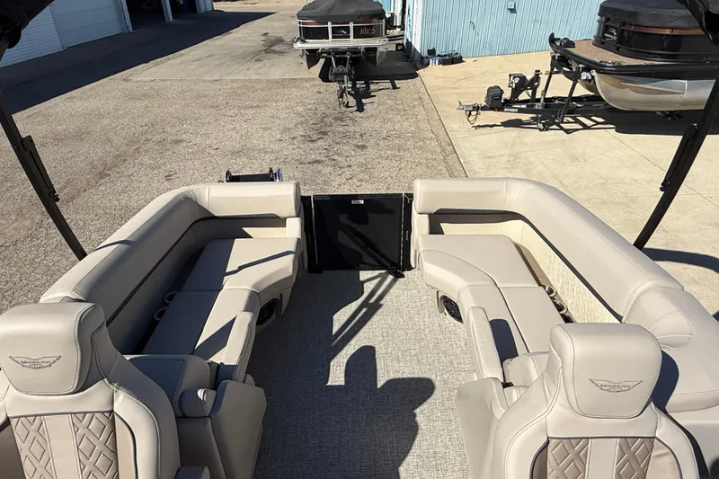 Slide: The Image of 2026 Bennington 24 M Fastback pontoon boat with luxurious seating and modern design. - 28