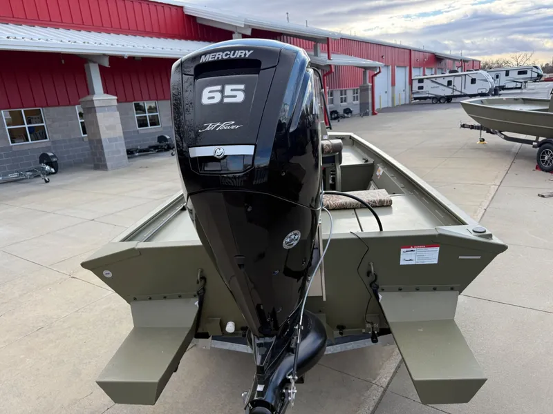 Slide: The Image of Crestliner C166FC 2026 - 16