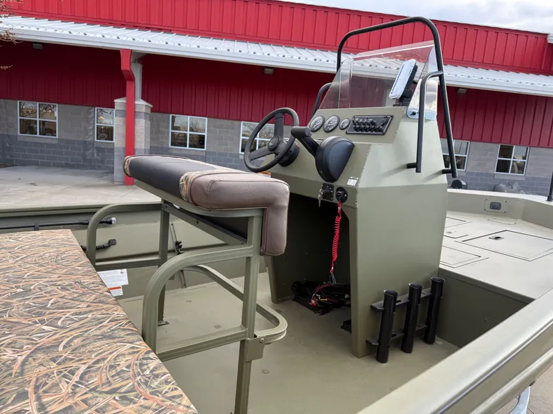 Slide: The Image of Crestliner C166FC 2026 - 19