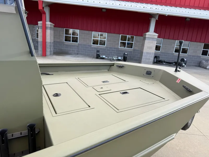 Slide: The Image of Crestliner C166FC 2026 - 20