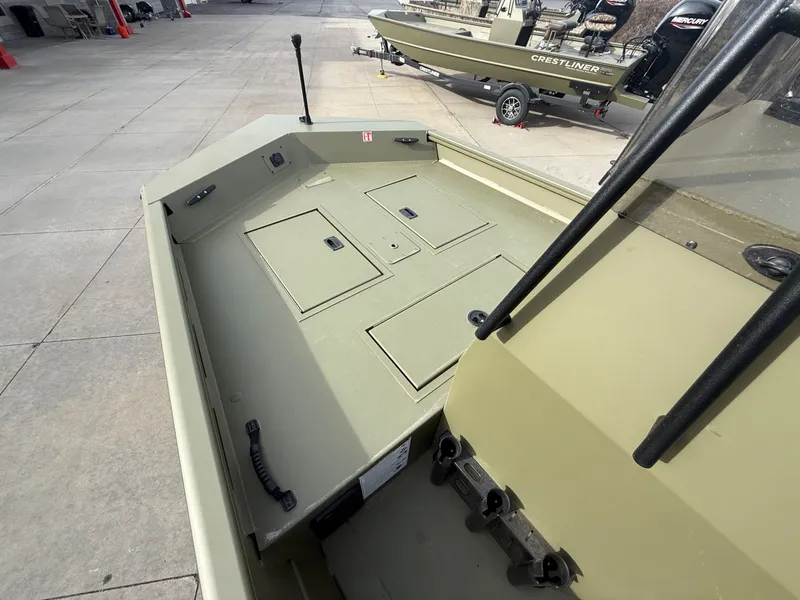 Slide: The Image of Crestliner C166FC 2026 - 23