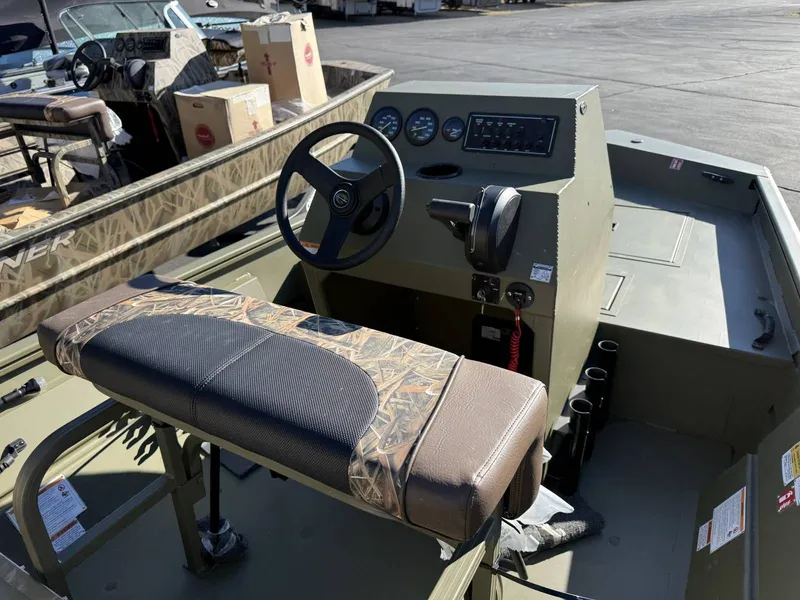 Slide: The Image of Crestliner C166FC 2026 - 6