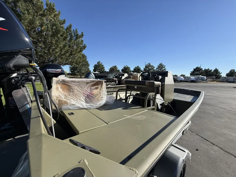 Slide: The Image of Crestliner C166FC 2026 - 7