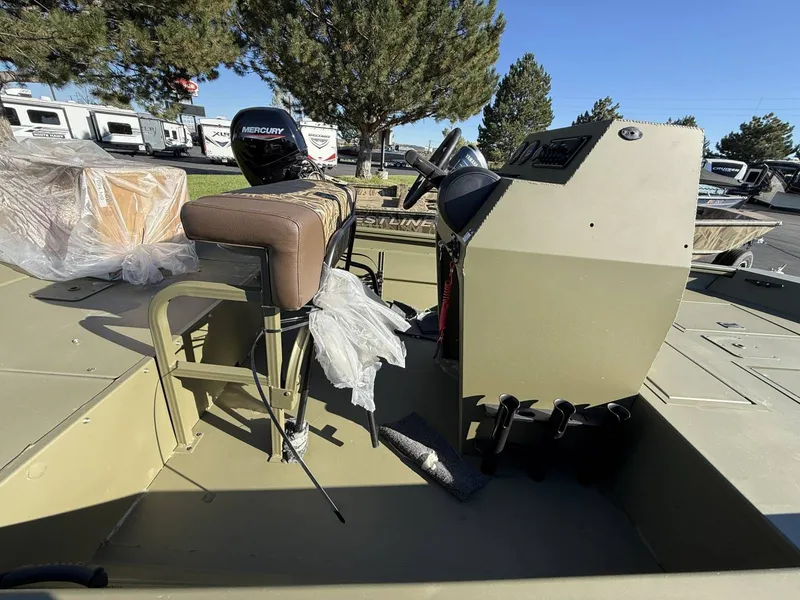 Slide: The Image of Crestliner C166FC 2026 - 8