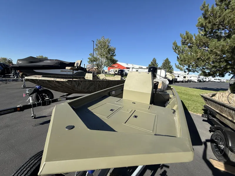 Slide: The Image of Crestliner C166FC 2026 - 9