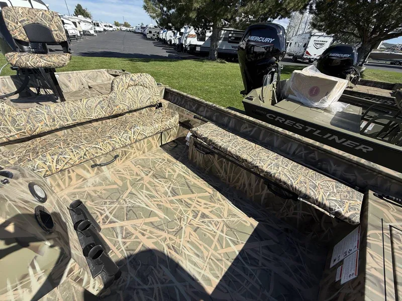 Slide: The Image of Crestliner C2070SH 2026 - 11