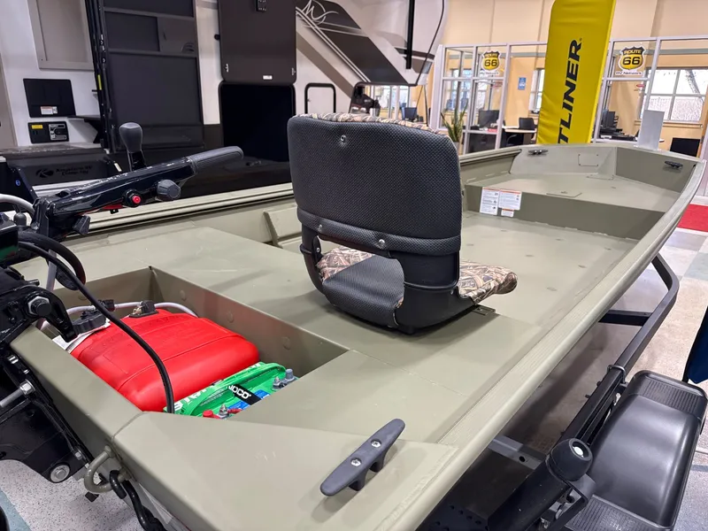 Slide: The Image of Crestliner C2070SH 2026 - 19