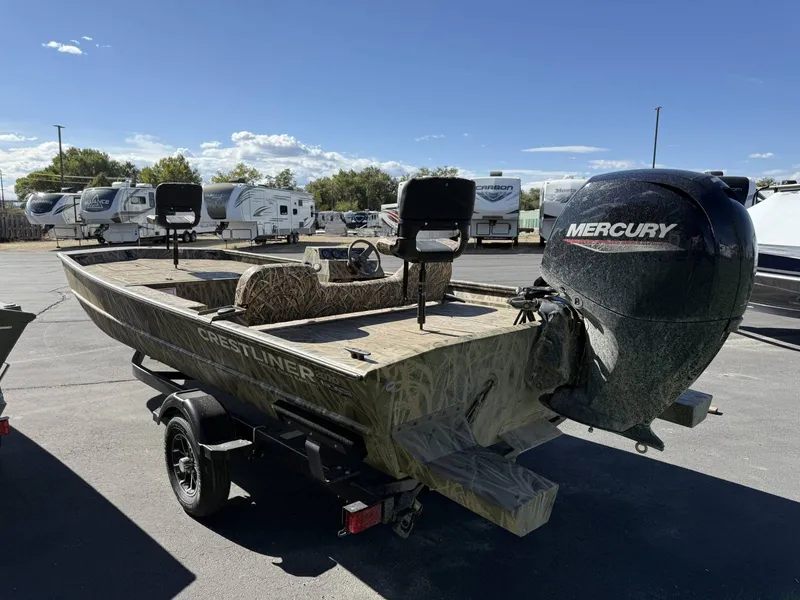 Slide: The Image of Crestliner C2070SH 2026 - 4