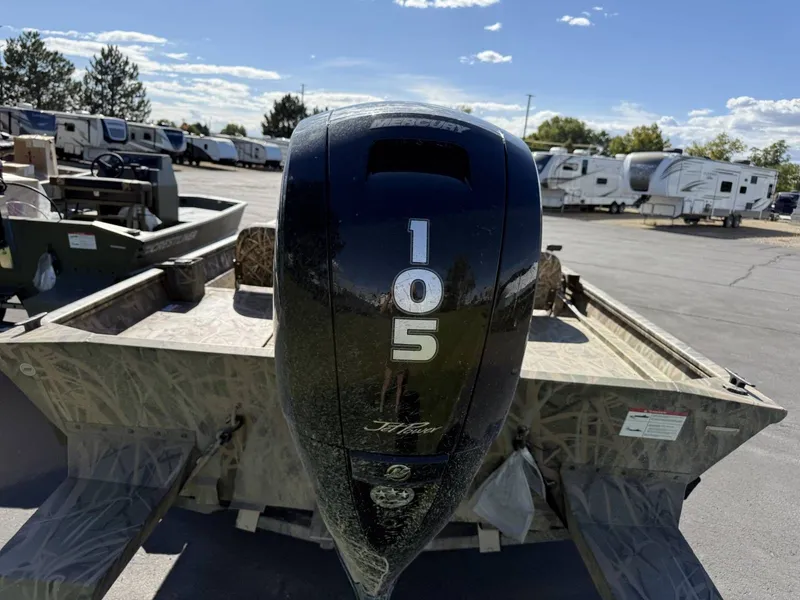 Slide: The Image of Crestliner C2070SH 2026 - 5