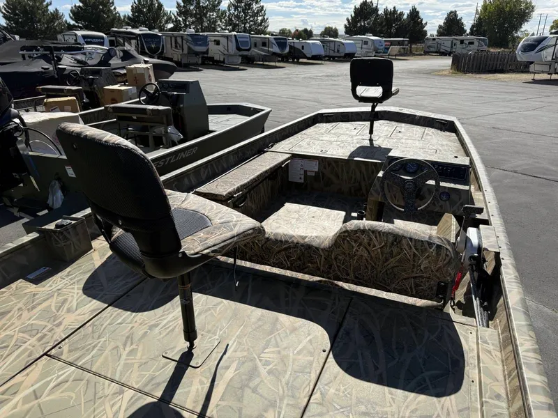 Slide: The Image of Crestliner C2070SH 2026 - 6