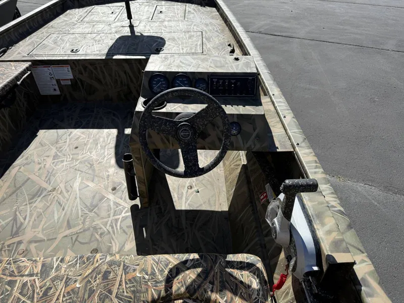 Slide: The Image of Crestliner C2070SH 2026 - 7