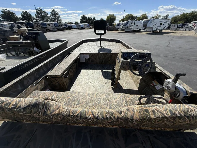 Slide: The Image of Crestliner C2070SH 2026 - 8