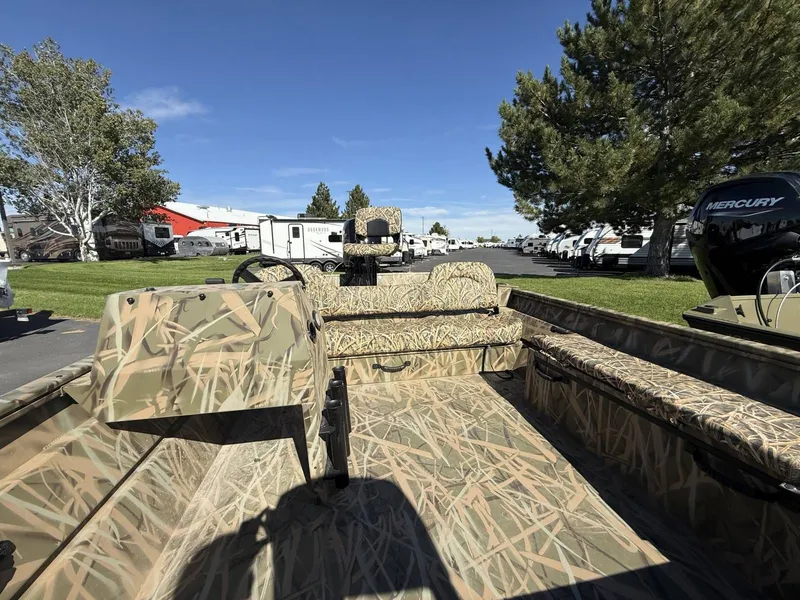 Slide: The Image of Crestliner C2070SH 2026 - 9