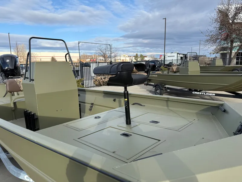 Slide: The Image of Crestliner C186TN 2026 - 6