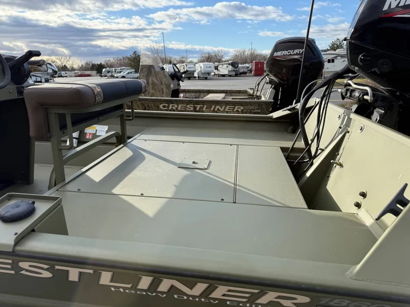 Slide: The Image of Crestliner C186TN 2026 - 9