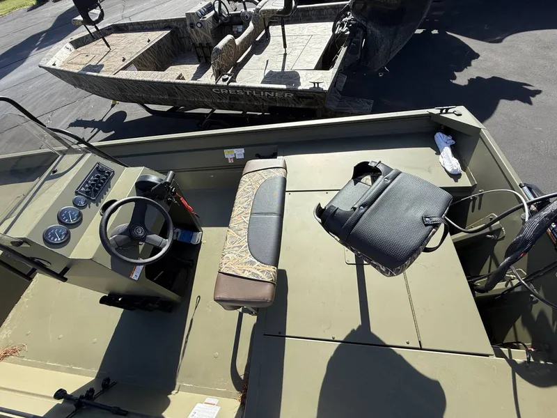 Slide: The Image of Crestliner C2070C 2026 - 10