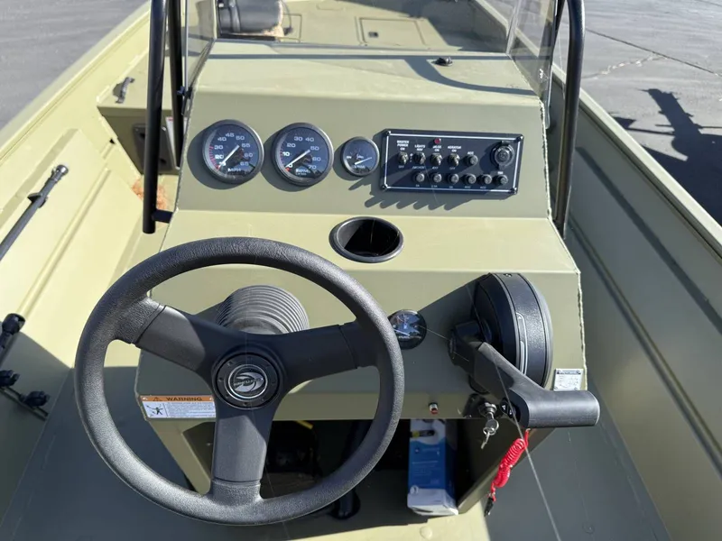 Slide: The Image of Crestliner C2070C 2026 - 6