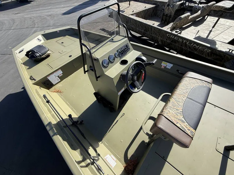 Slide: The Image of Crestliner C2070C 2026 - 8