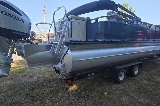 Slide: The Image of 2023 Avalon 2380 VENTURE CRUISE pontoon boat on trailer with Honda outboard motor. - 4