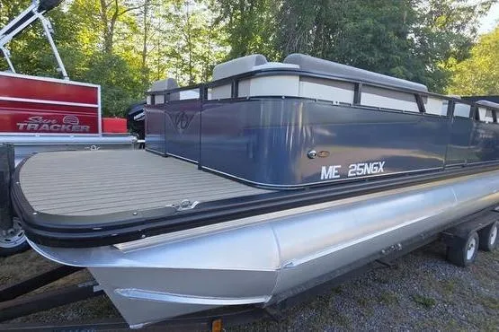 Slide: The Image of 2023 Avalon 2380 VENTURE CRUISE pontoon boat on trailer, side view. - 6