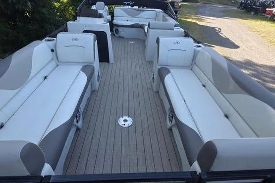 Slide: The Image of 2023 Avalon 2380 VENTURE CRUISE pontoon boat with spacious seating and sleek design. - 8