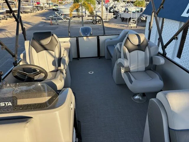 Slide: The Image of Veranda Vista Sport VS 22 RC 2026 - 12