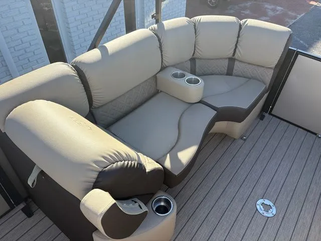 Slide: The Image of Veranda Relax RC VR22RC 2026 - 9