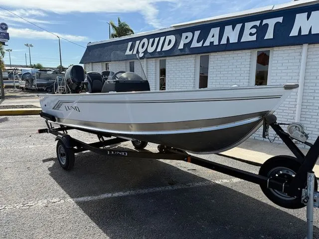 Slide: The Image of Lund Fury 1400 SS 2025 - 3