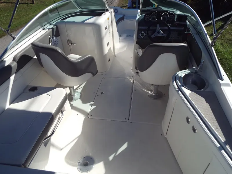 Slide: The Image of Sea Ray 260 Sundeck 2011 - 4