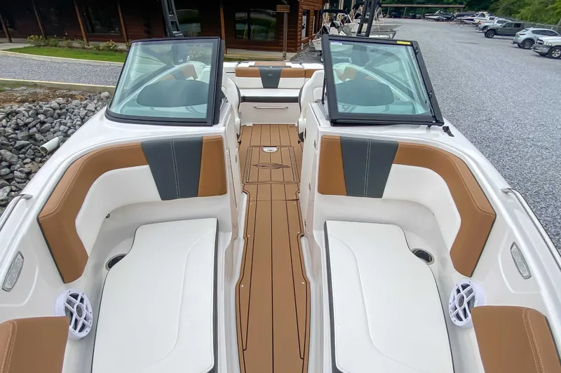 Slide: The Image of Chaparral 23 SSi 2026 - 15