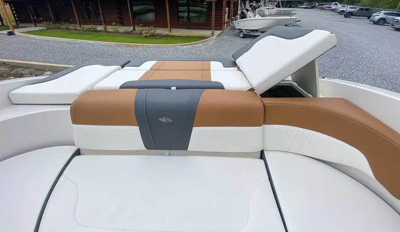 Slide: The Image of Chaparral 23 SSi 2026 - 19