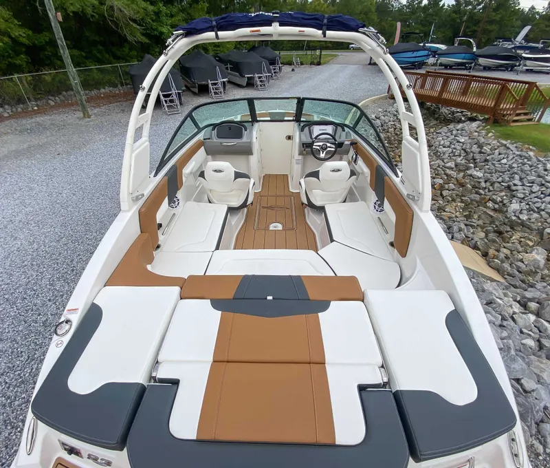 Slide: The Image of Chaparral 23 SSi 2026 - 11