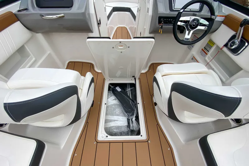 Slide: The Image of Chaparral 23 SSi 2026 - 16