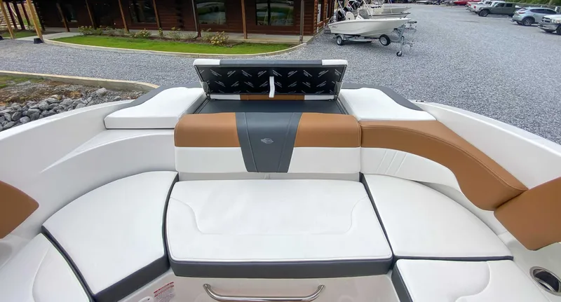 Slide: The Image of Chaparral 23 SSi 2026 - 21