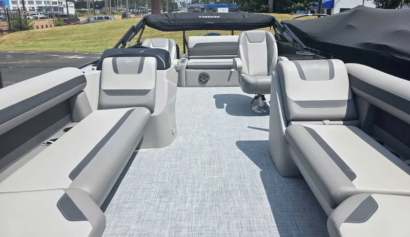 Slide: The Image of Premier 220 SUNSCAPE RL 2025 - 12