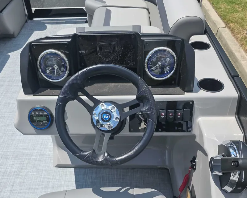 Slide: The Image of Premier 220 SUNSCAPE RL 2025 - 15