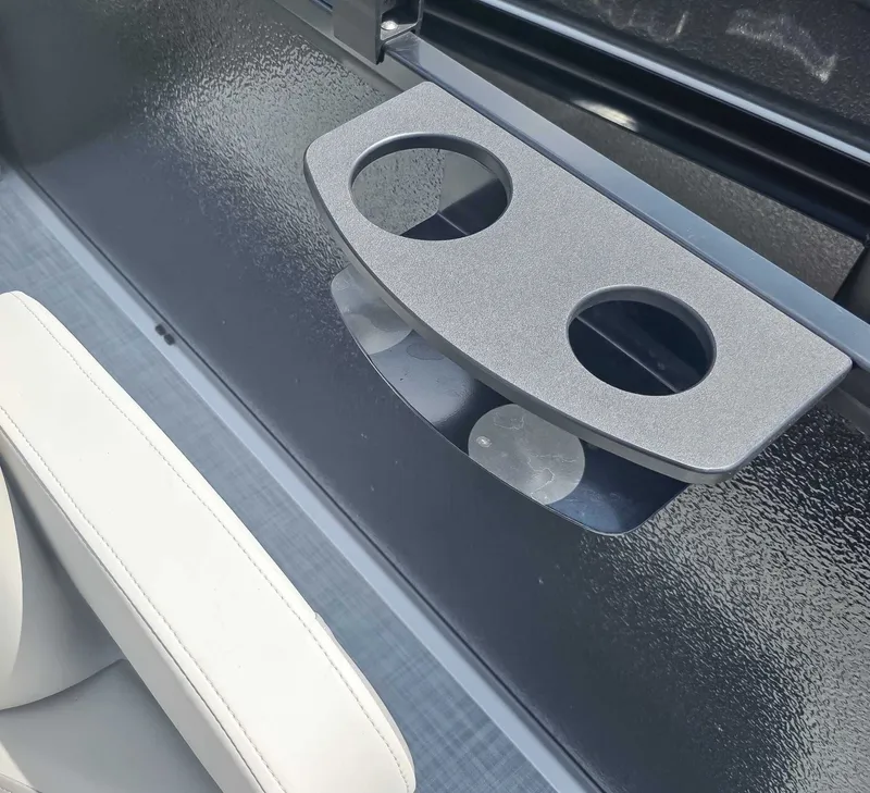 Slide: The Image of Premier 220 SUNSCAPE RL 2025 - 19