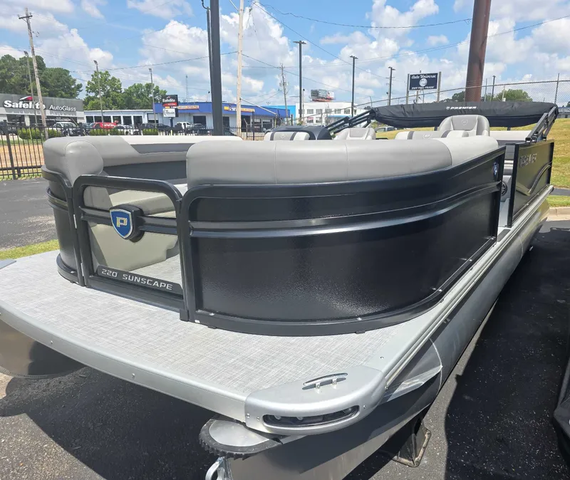 Slide: The Image of Premier 220 SUNSCAPE RL 2025 - 6