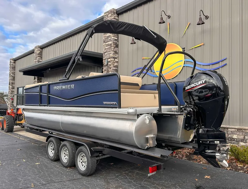 Slide: The Image of Premier 220 SUNSCAPE RL 2025 - 5