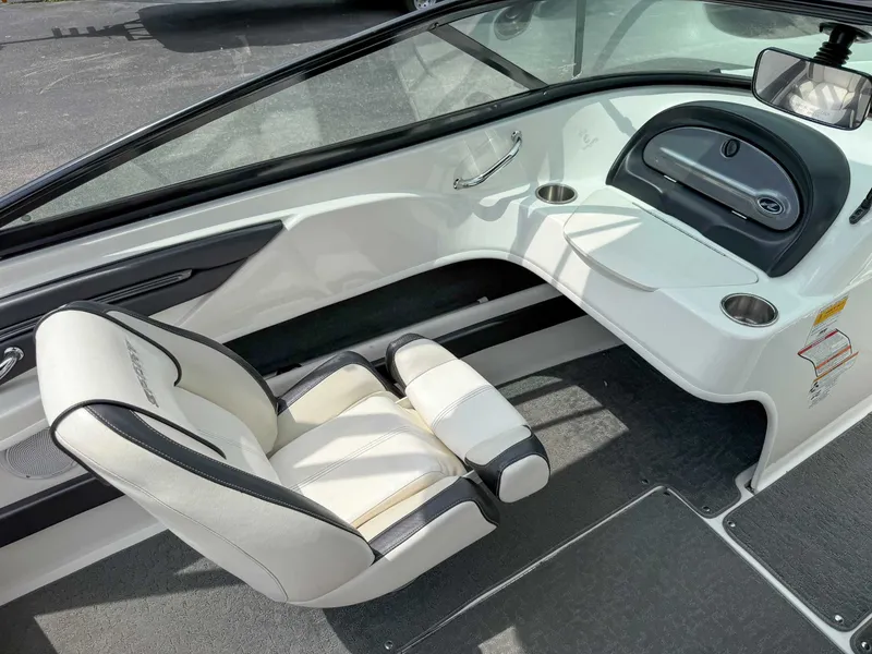Slide: The Image of Sea Ray 205 Sport 2012 - 15