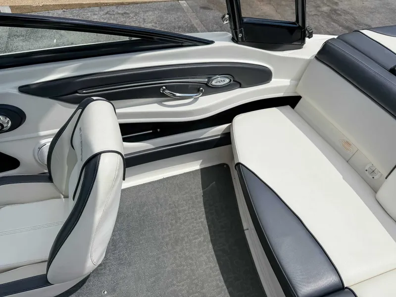 Slide: The Image of Sea Ray 205 Sport 2012 - 17