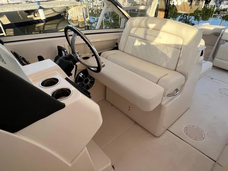 Slide: The Image of Helm Bench Seating (starboard) - 28