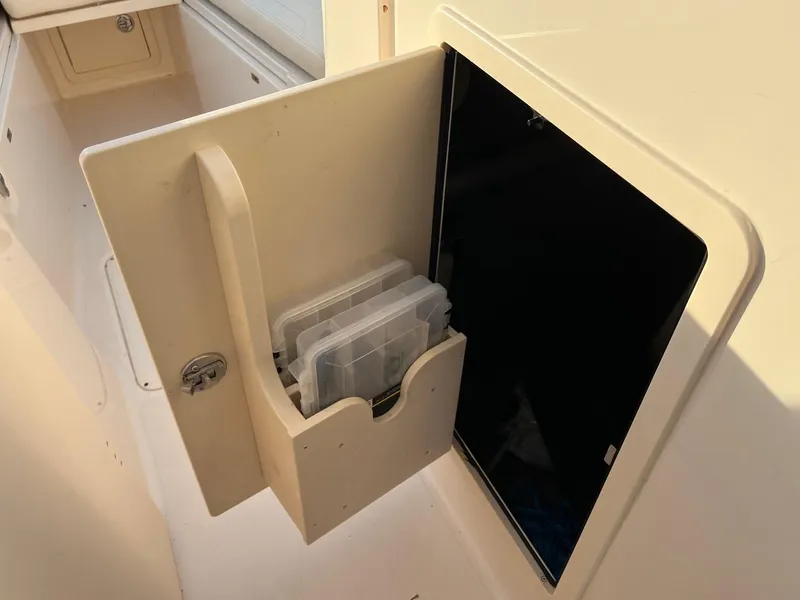 Slide: The Image of In-Console Storage (starboard) - 29