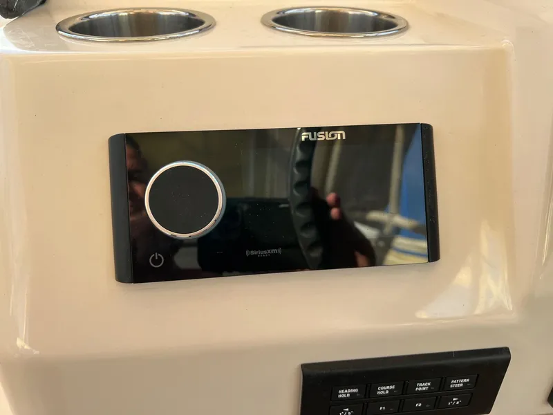 Slide: The Image of Fusion Marine Stereo - 37