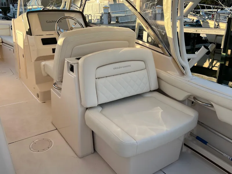 Slide: The Image of Convertible Aft-Facing Cockpit Seat (starboard) - 41