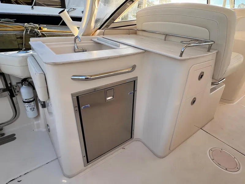 Slide: The Image of Cockpit Wet Bar (port) - 52