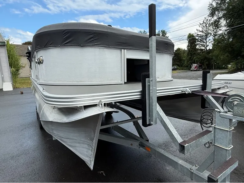 Slide: The Image of Manitou 22 Aurora Angler LE Twin Tube 25 2019 - 10