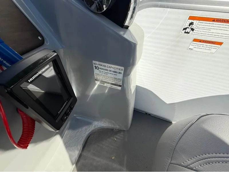 Slide: The Image of Manitou 22 Aurora Angler LE Twin Tube 25 2019 - 14